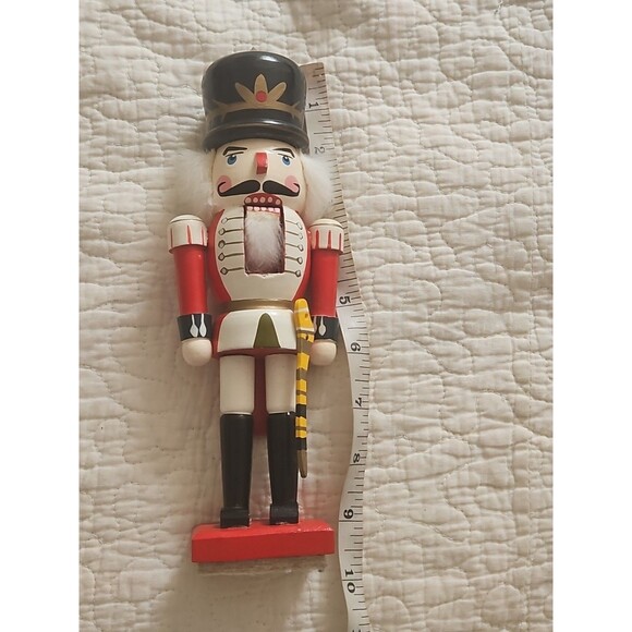 Vintage Kingsbridge Hand Painted  9.5 " Wooden Nutcracker - Picture 5 of 5
